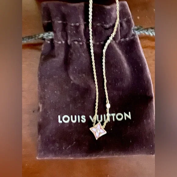 Louis Vuitton Color Blossom BB Mother Of Pearl Diamond Star Pendant in 18K RG - Picture 2 of 16